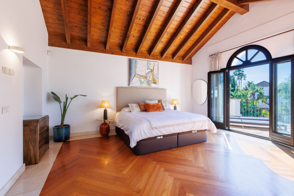 Villa – Chalet — Guadalmina Baja