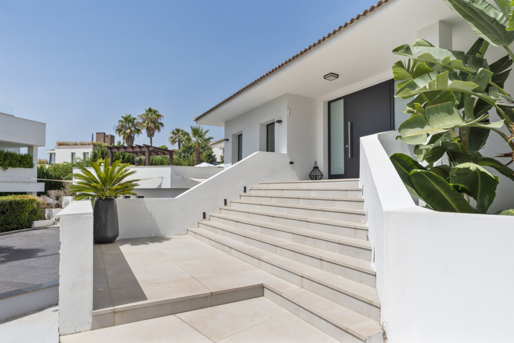 Detached Villa — Nueva Andalucía