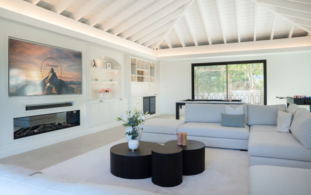 Detached Villa — Nueva Andalucía