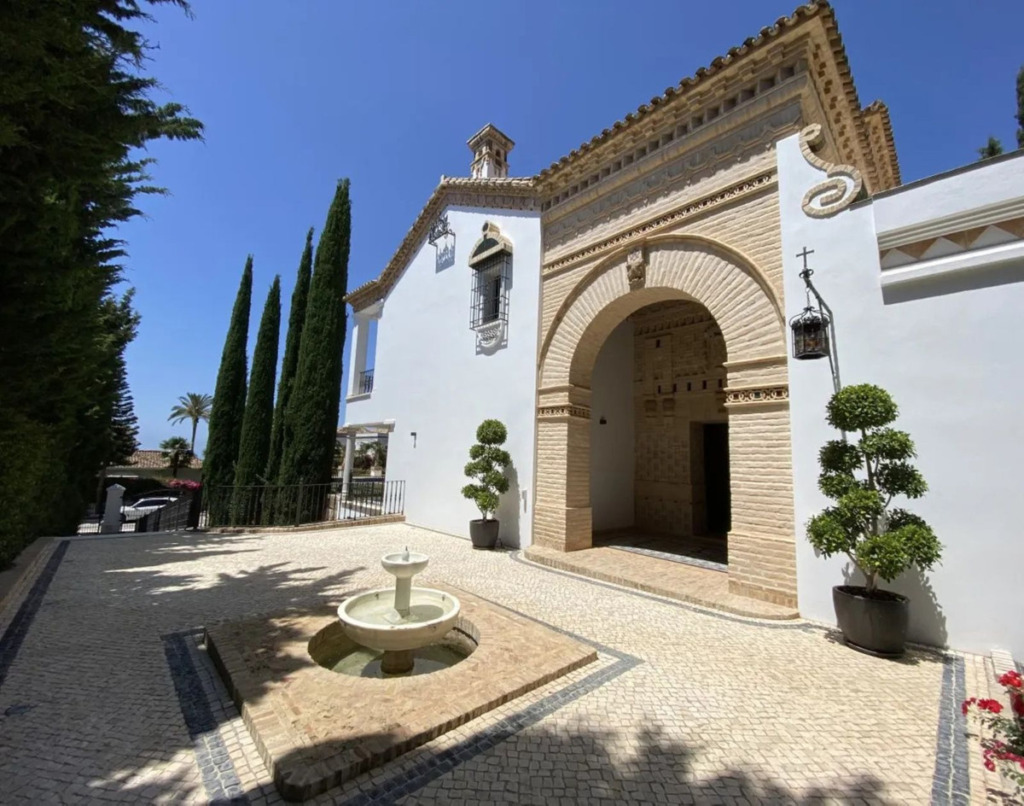 Detached Villa — Sierra Blanca