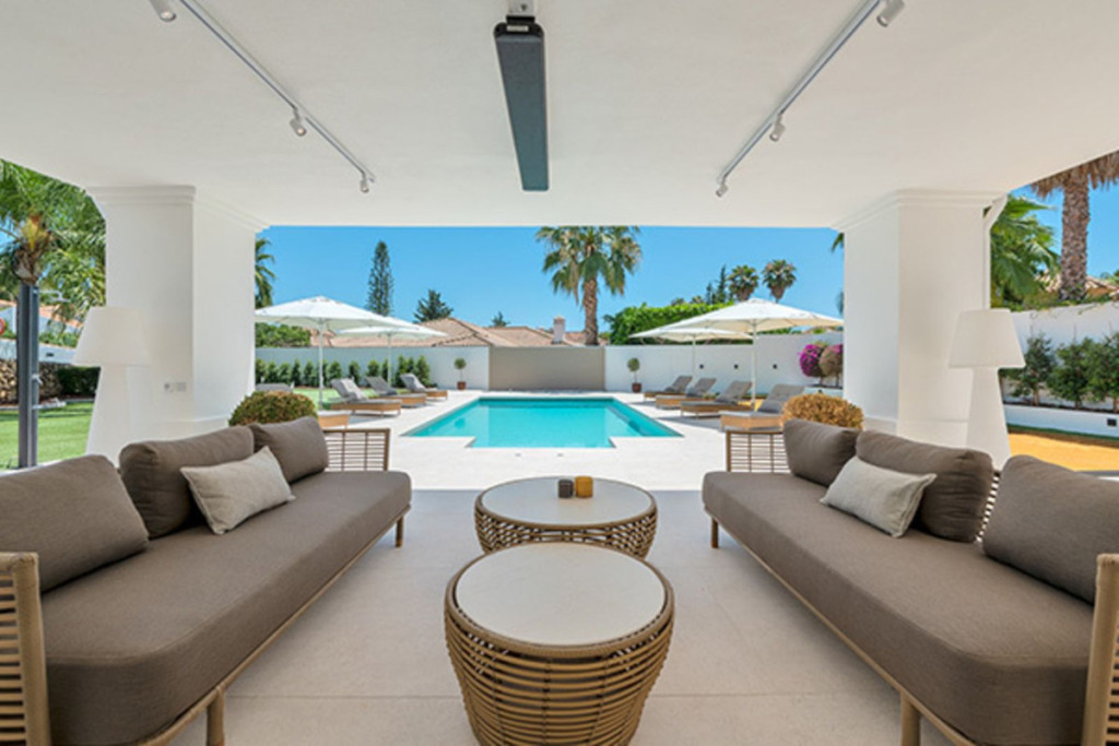 Detached Villa — Nueva Andalucía