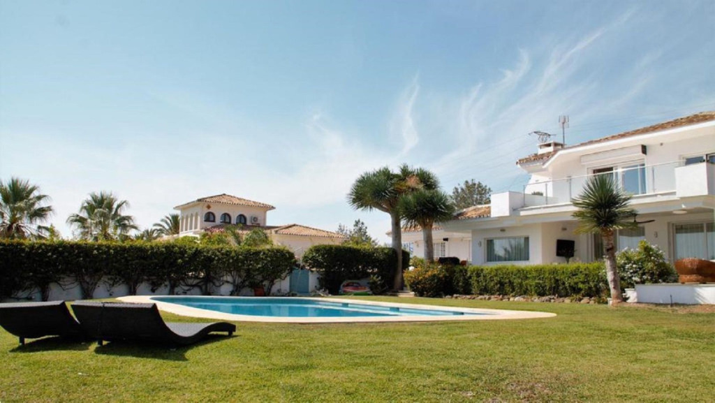 Detached Villa — El Paraiso