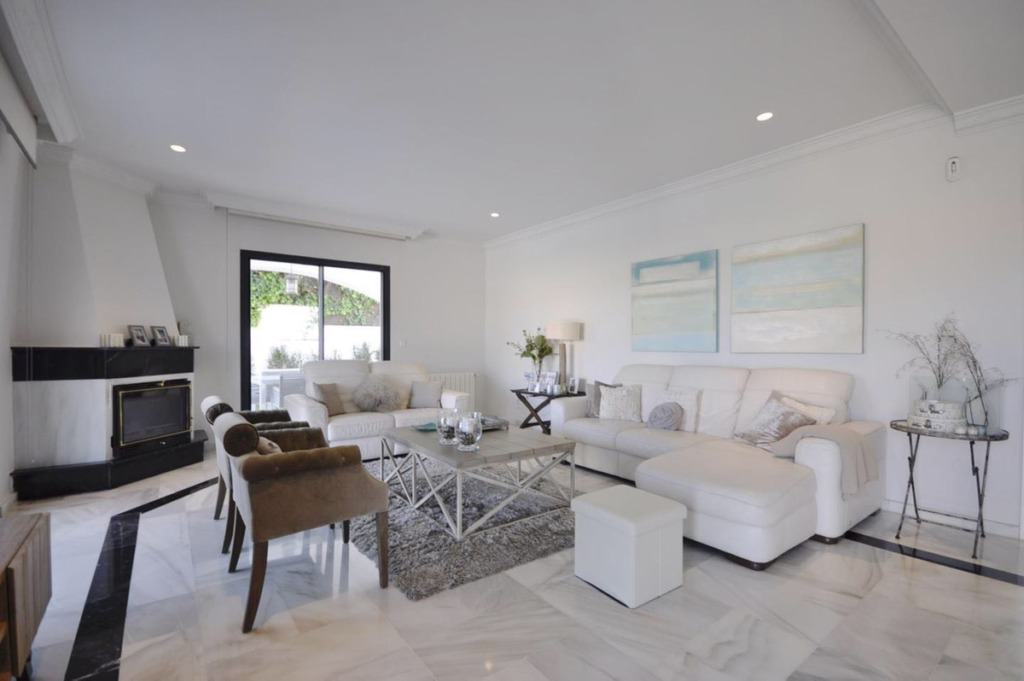 Detached Villa — Nueva Andalucía
