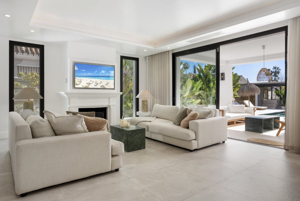 Villa – Chalet — Nueva Andalucía