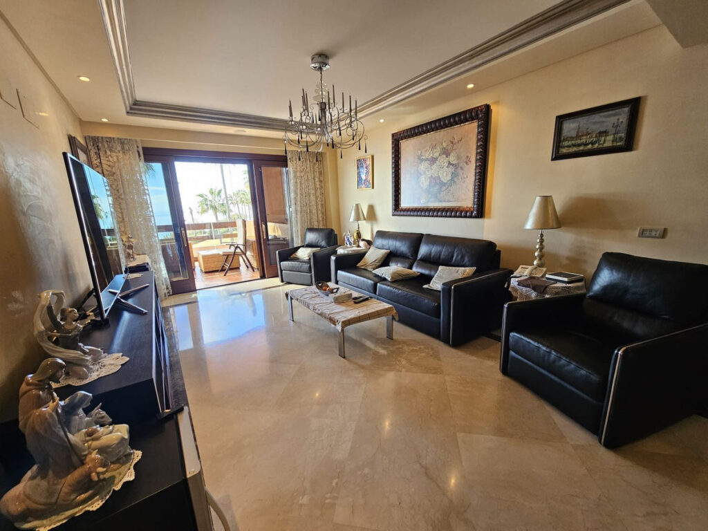 Middle Floor Apartment — Estepona