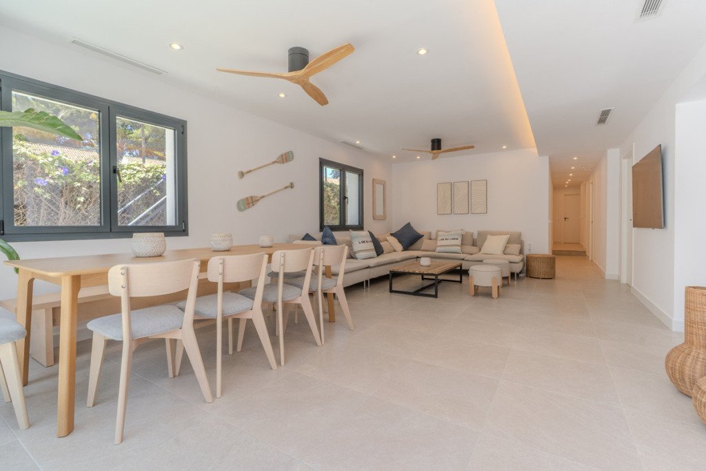 Detached Villa — Nueva Andalucía