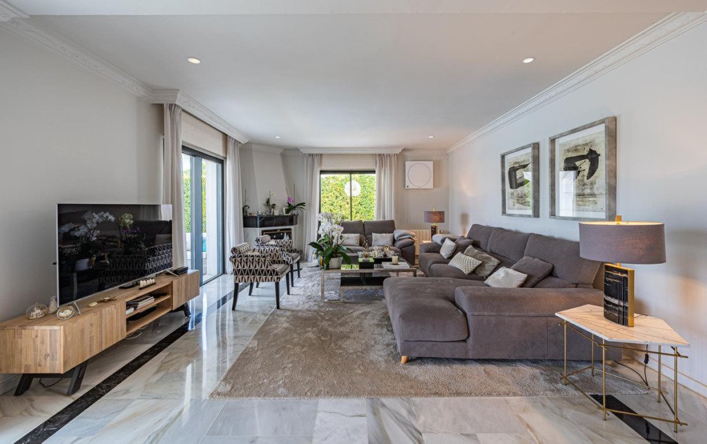 Villa – Chalet — Nueva Andalucía