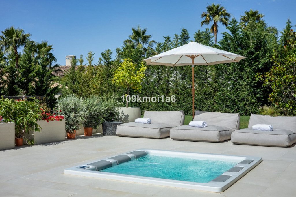 Detached Villa — Sierra Blanca