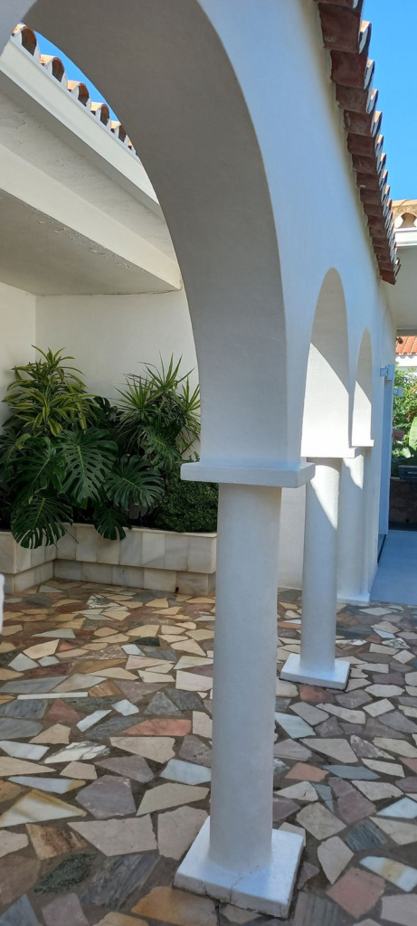Villa – Chalet — El Chaparral