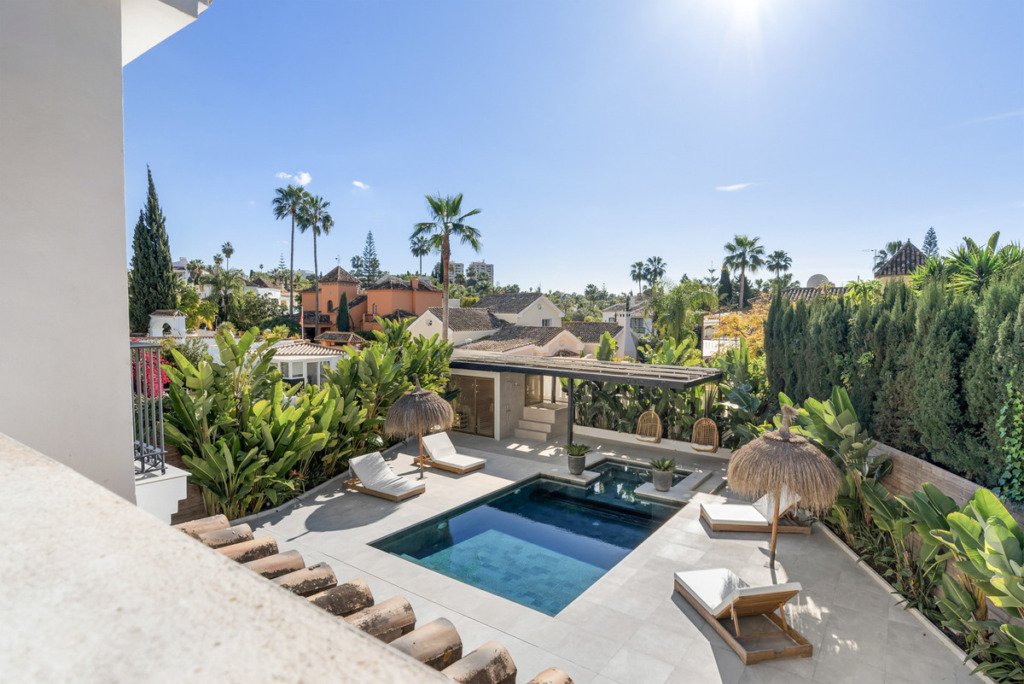 Villa – Chalet — Nueva Andalucía