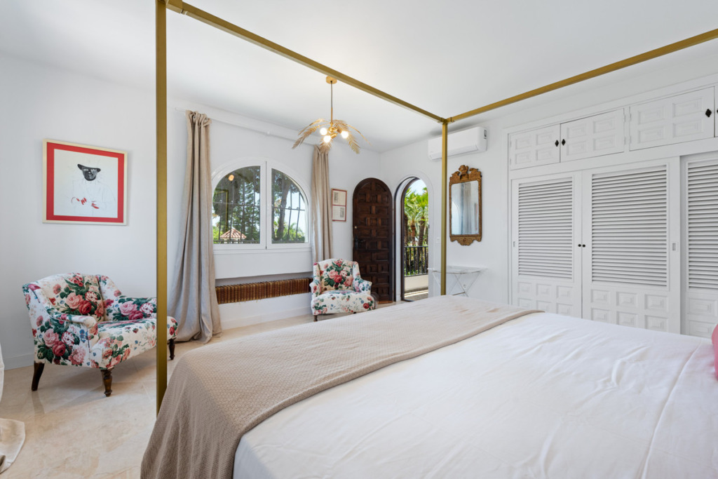 Detached Villa — Nueva Andalucía