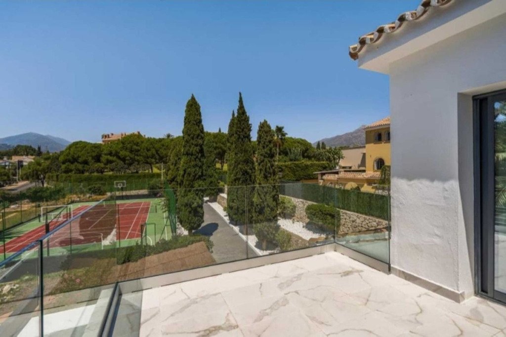 Detached Villa — Nueva Andalucía