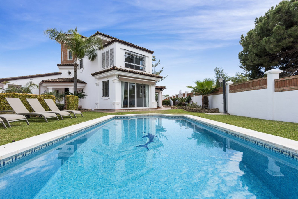 Detached Villa — Las Chapas