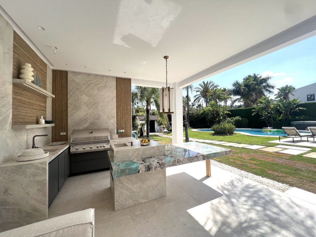 Villa – Chalet — Nueva Andalucía