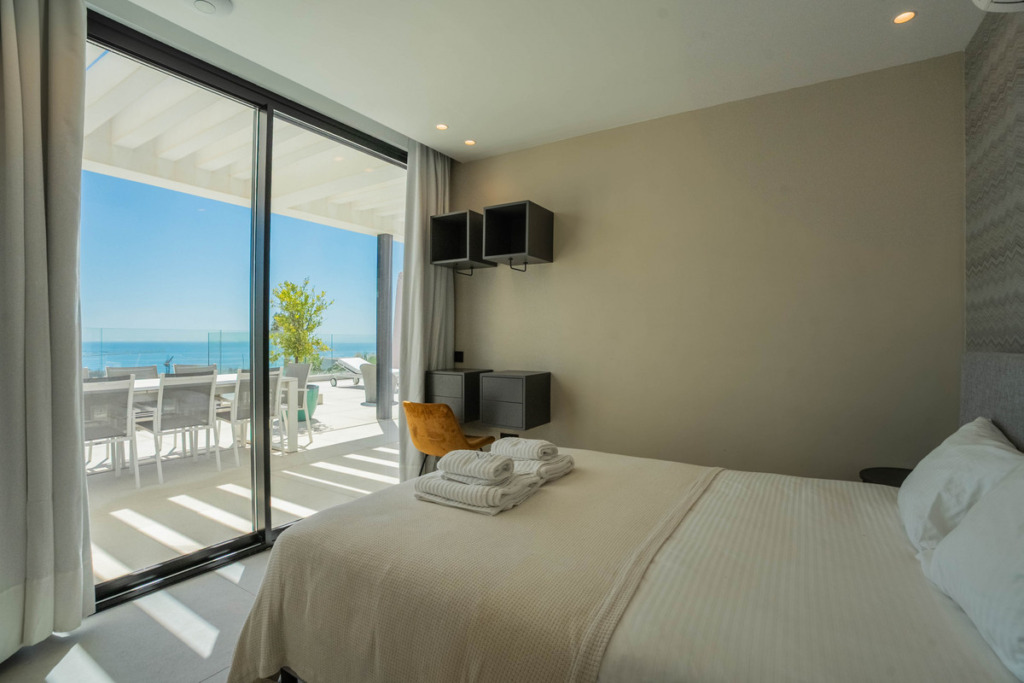 Villa – Chalet — Estepona