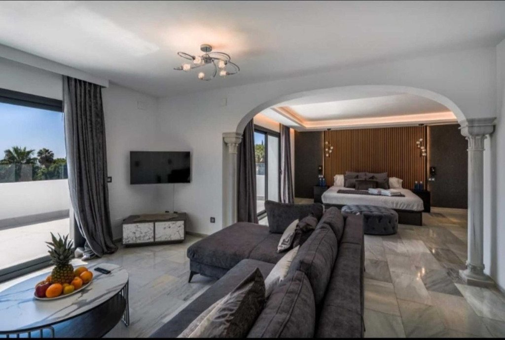 Detached Villa — Nueva Andalucía