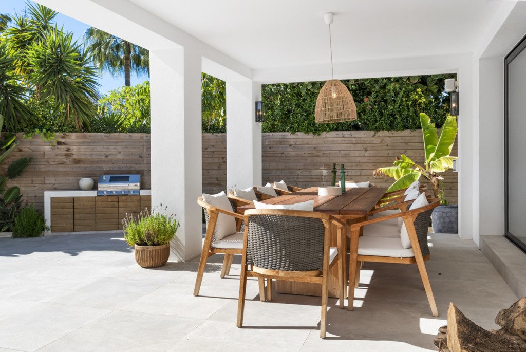 Villa – Chalet — Nueva Andalucía