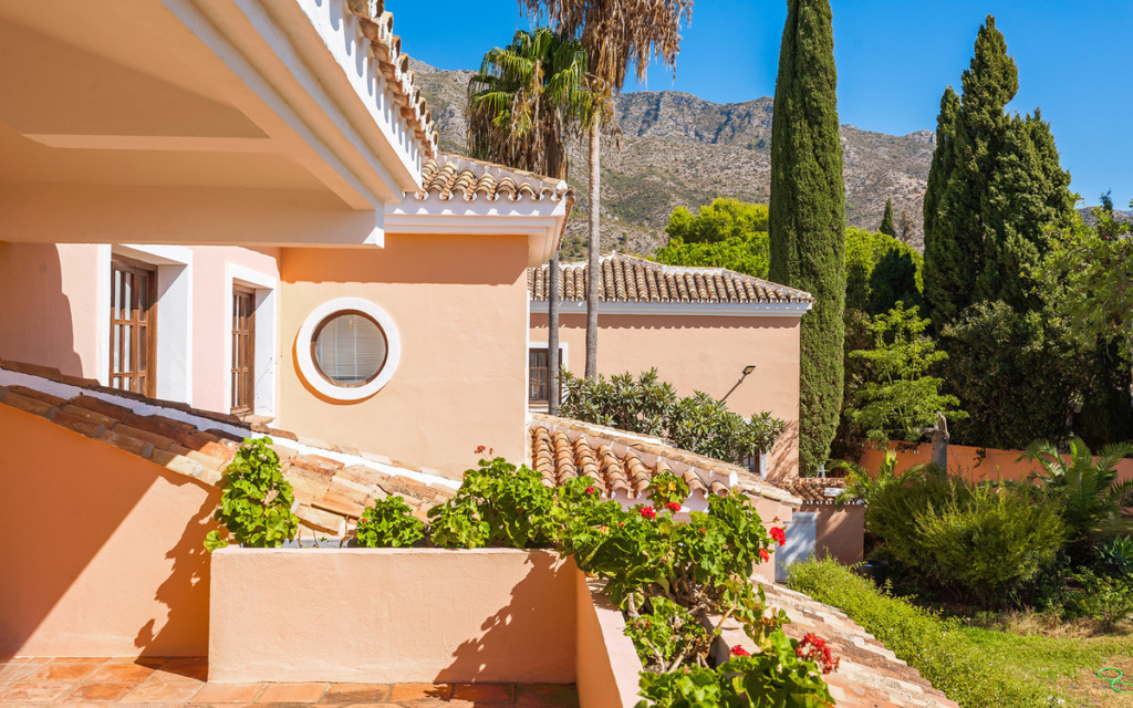 Detached Villa — The Golden Mile