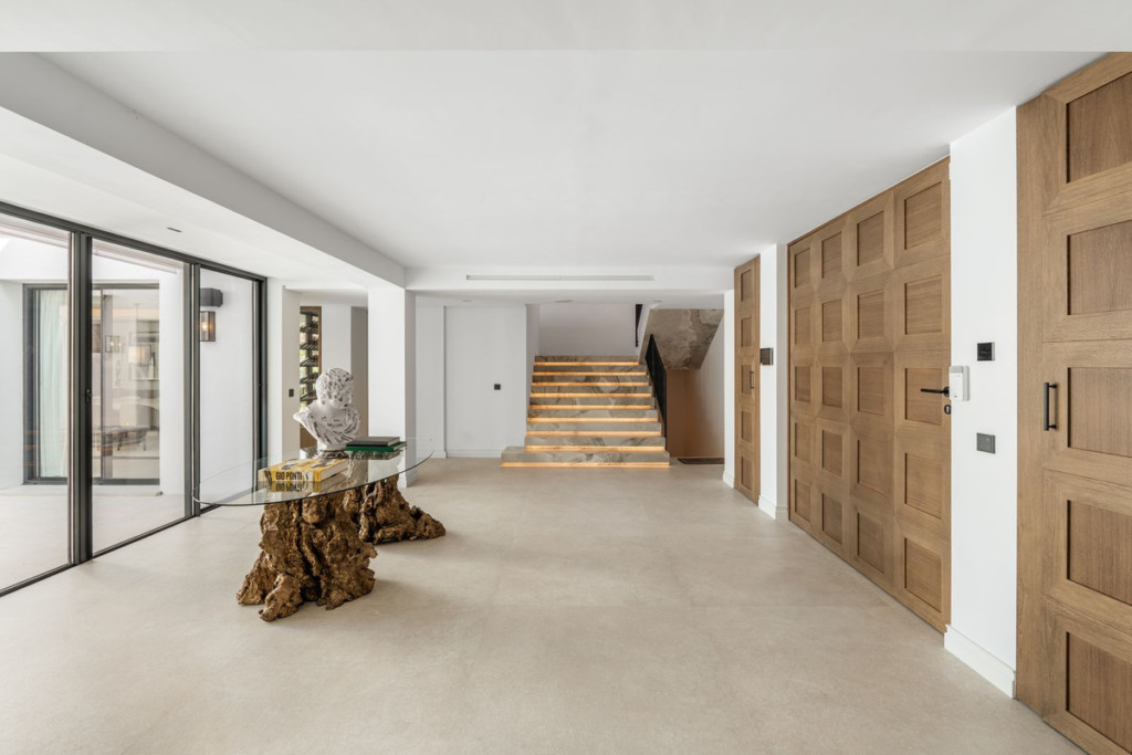 Detached Villa — Las Brisas
