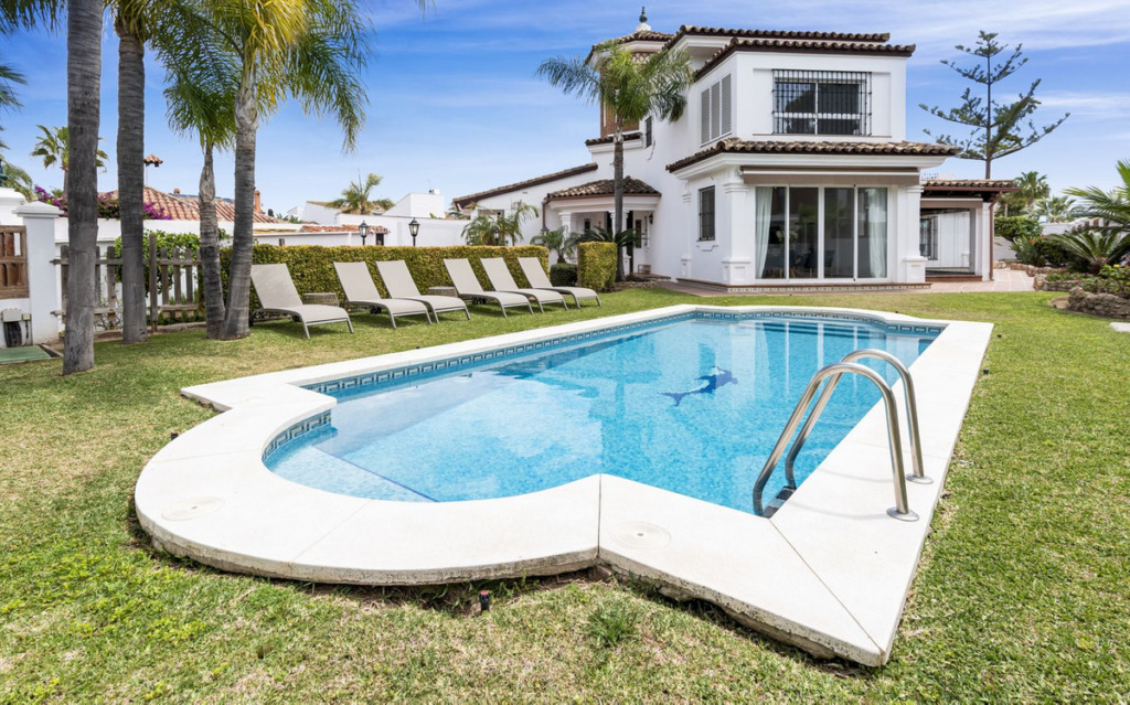 Detached Villa — Las Chapas