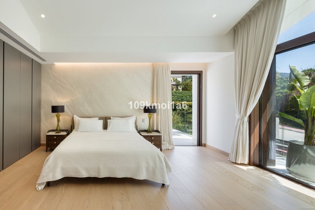 Detached Villa — Sierra Blanca