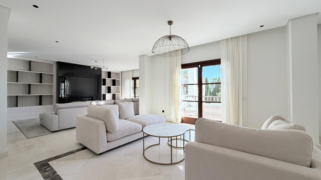 Detached Villa — The Golden Mile