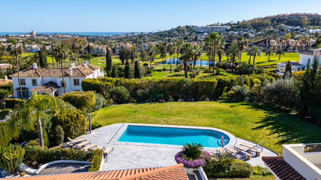 Detached Villa — Nueva Andalucía