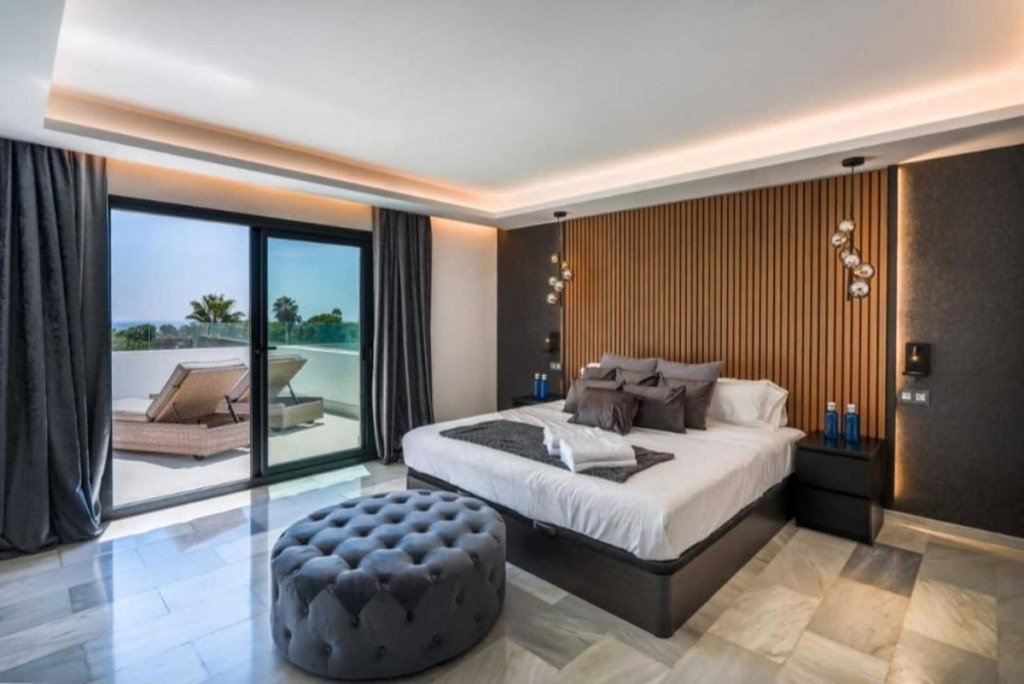 Detached Villa — Nueva Andalucía