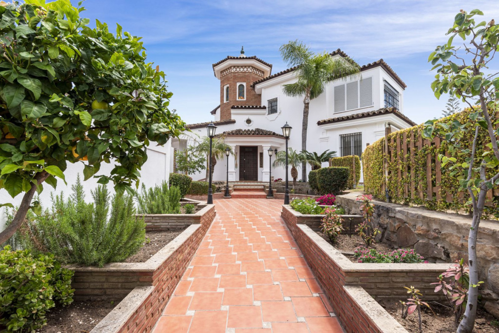 Detached Villa — Las Chapas