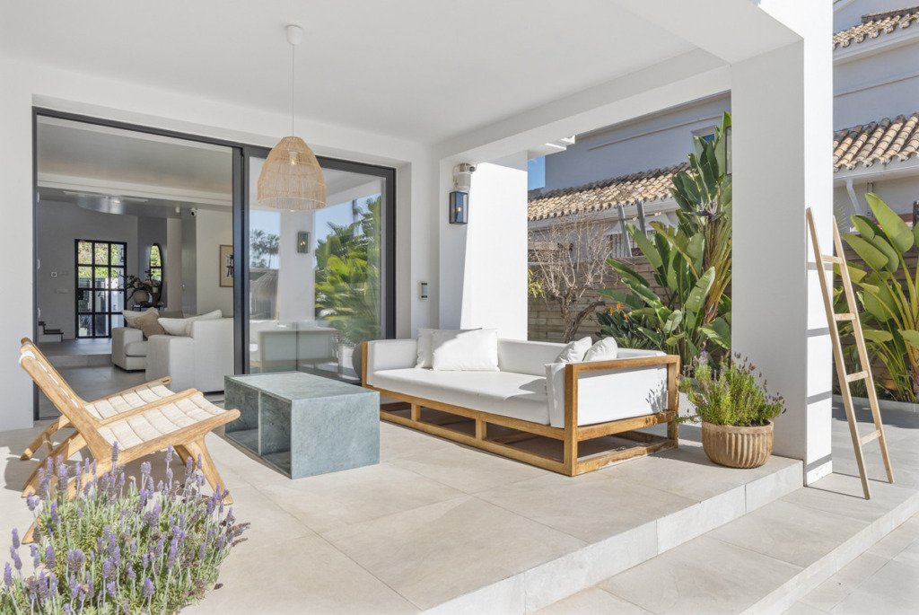 Villa – Chalet — Nueva Andalucía