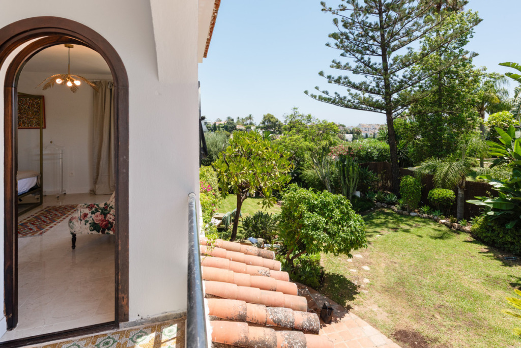 Villa – Chalet — Nueva Andalucía