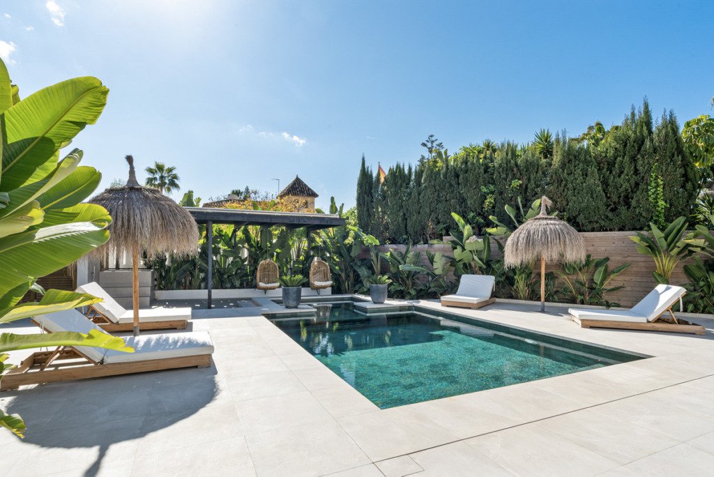 Villa – Chalet — Nueva Andalucía