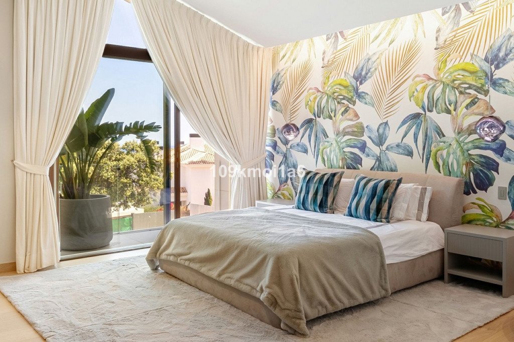 Detached Villa — Sierra Blanca