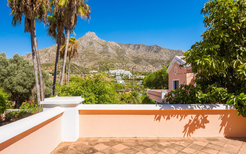 Detached Villa — The Golden Mile