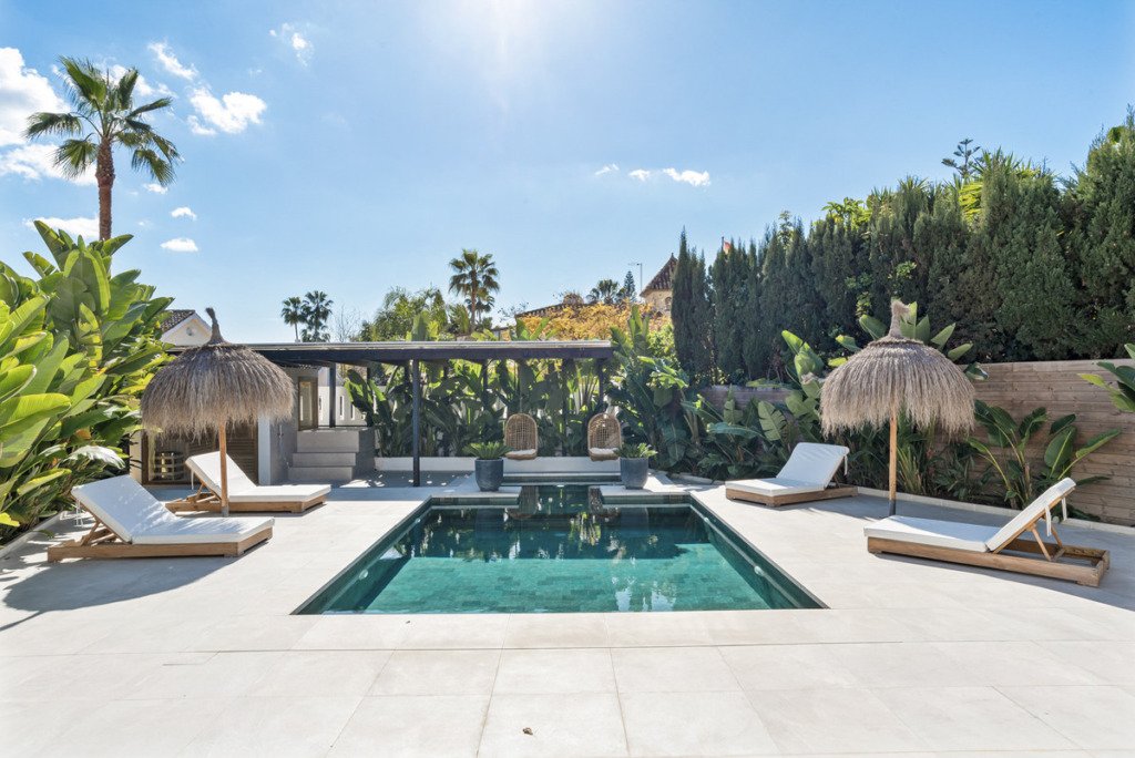 Villa – Chalet — Nueva Andalucía