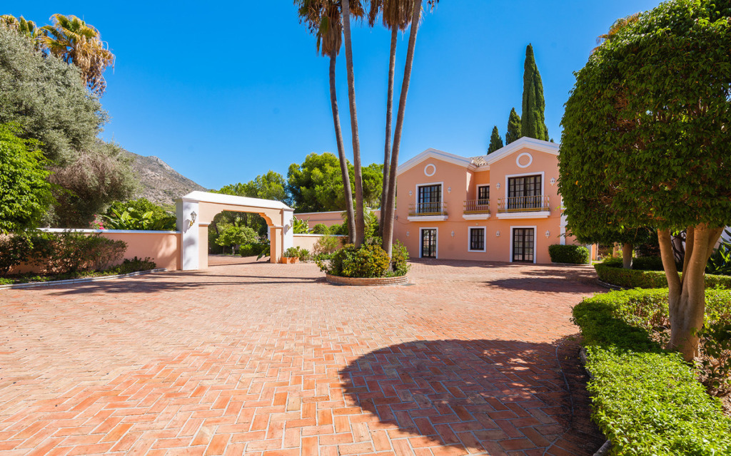 Detached Villa — The Golden Mile