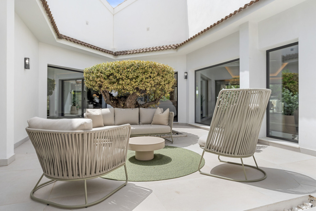 Villa – Chalet — Nueva Andalucía