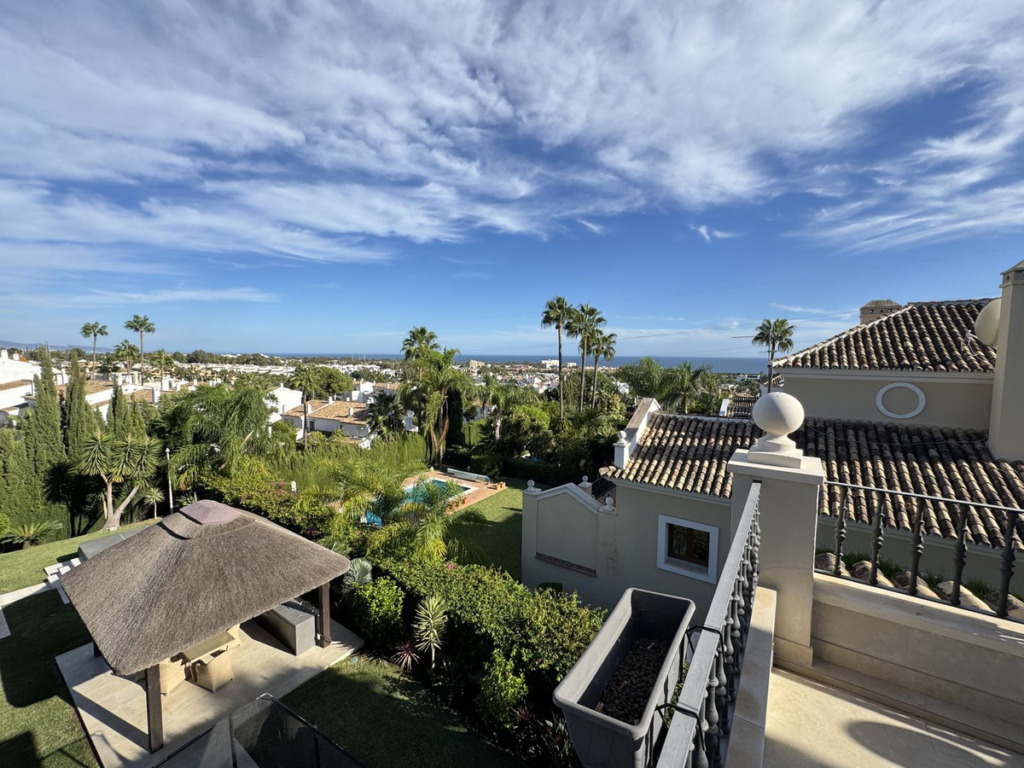 Detached Villa — El Paraiso