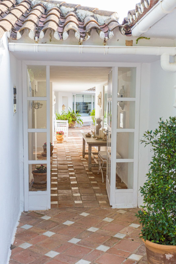 Detached Villa — The Golden Mile
