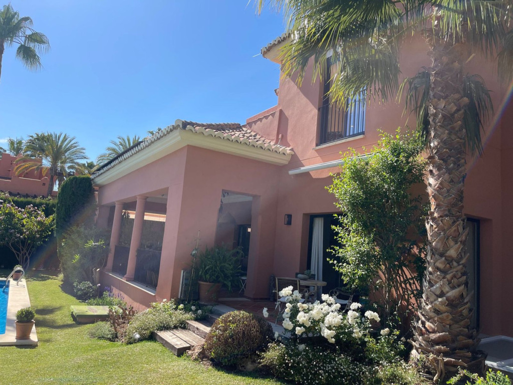 Villa – Chalet — Nagüeles