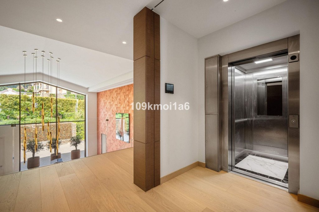Detached Villa — Sierra Blanca