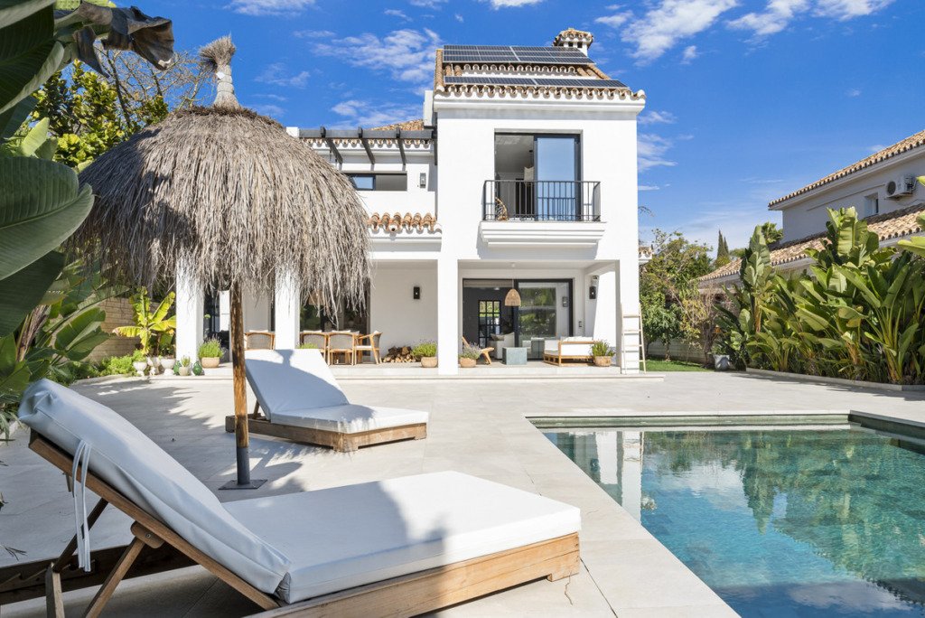 Villa – Chalet — Nueva Andalucía