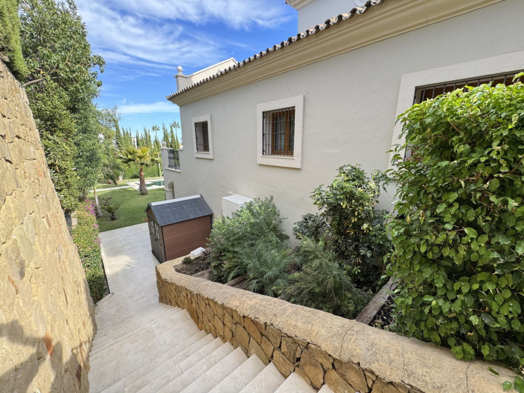 Detached Villa — El Paraiso