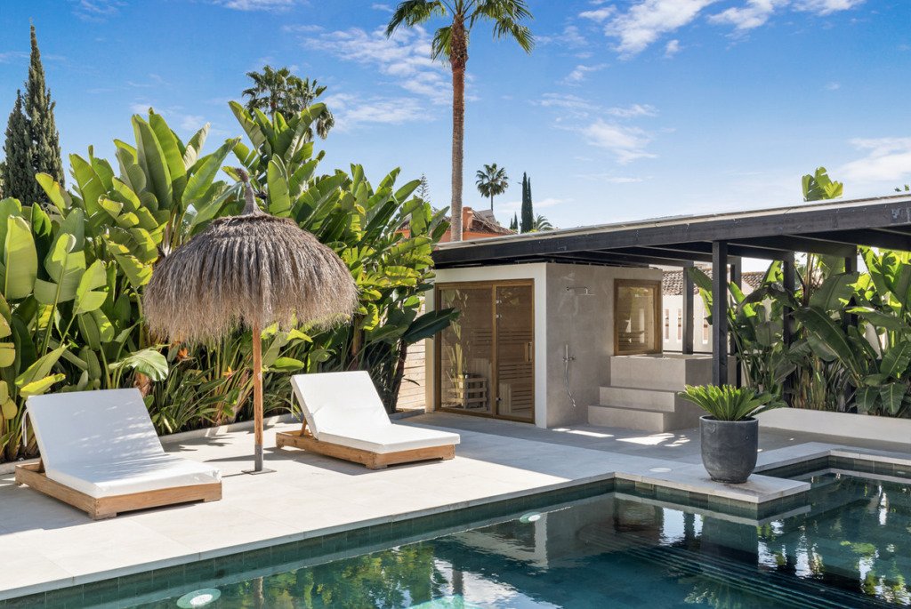 Villa – Chalet — Nueva Andalucía