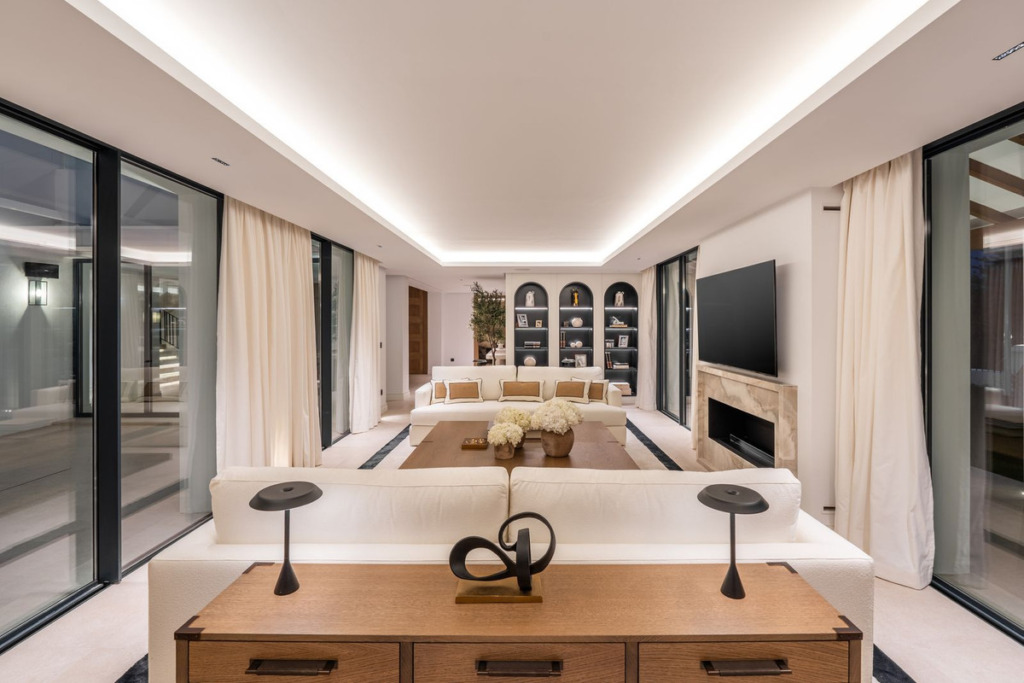 Detached Villa — Las Brisas