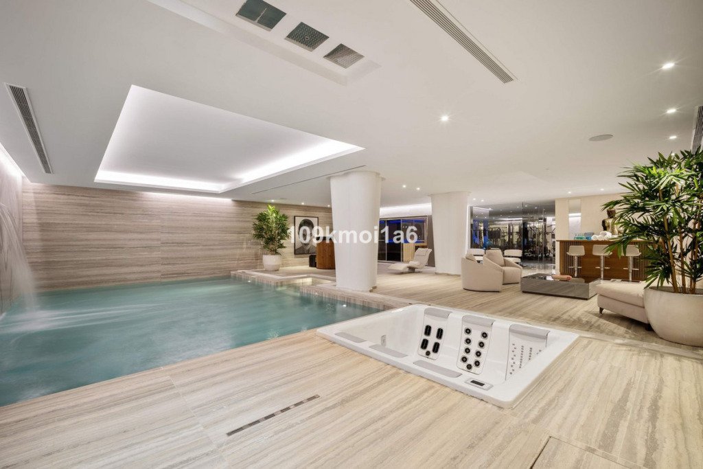 Detached Villa — Sierra Blanca