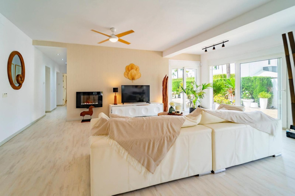Villa – Chalet — Marbesa