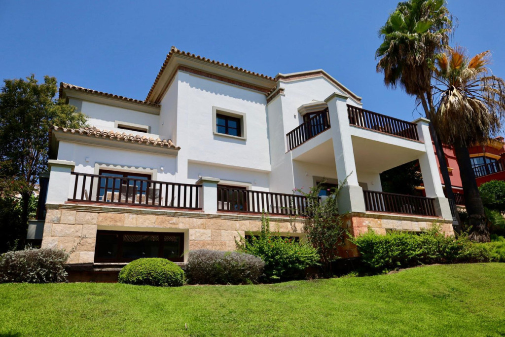 Villa – Chalet — The Golden Mile