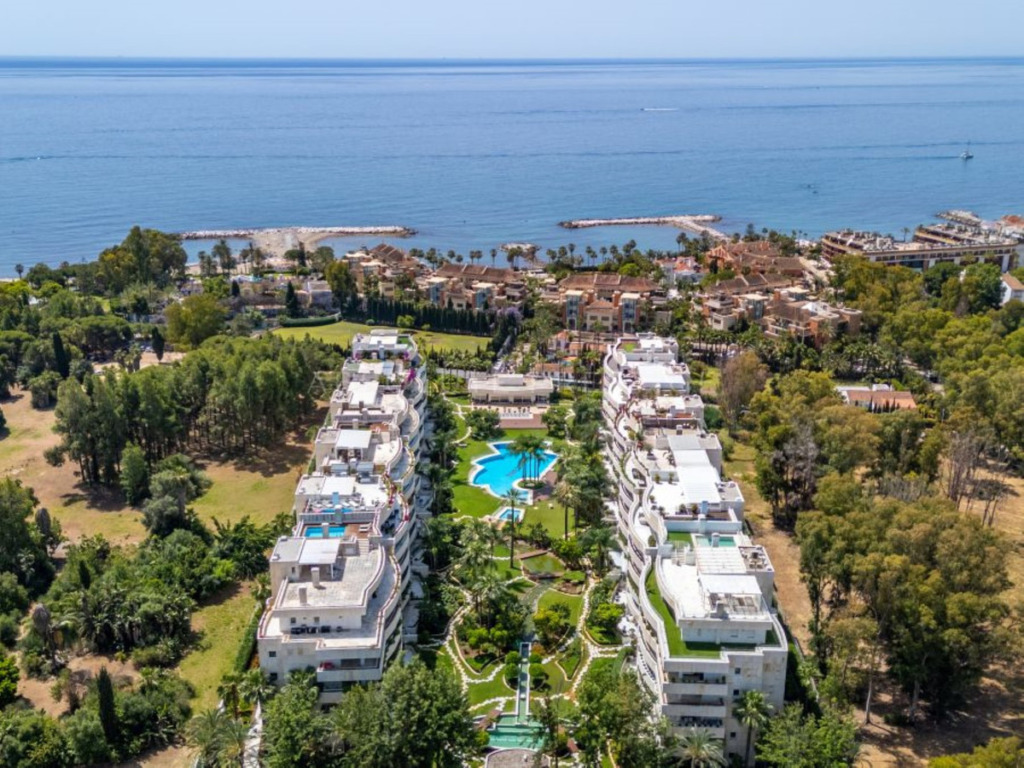 Middle Floor Apartment — Puerto Banús