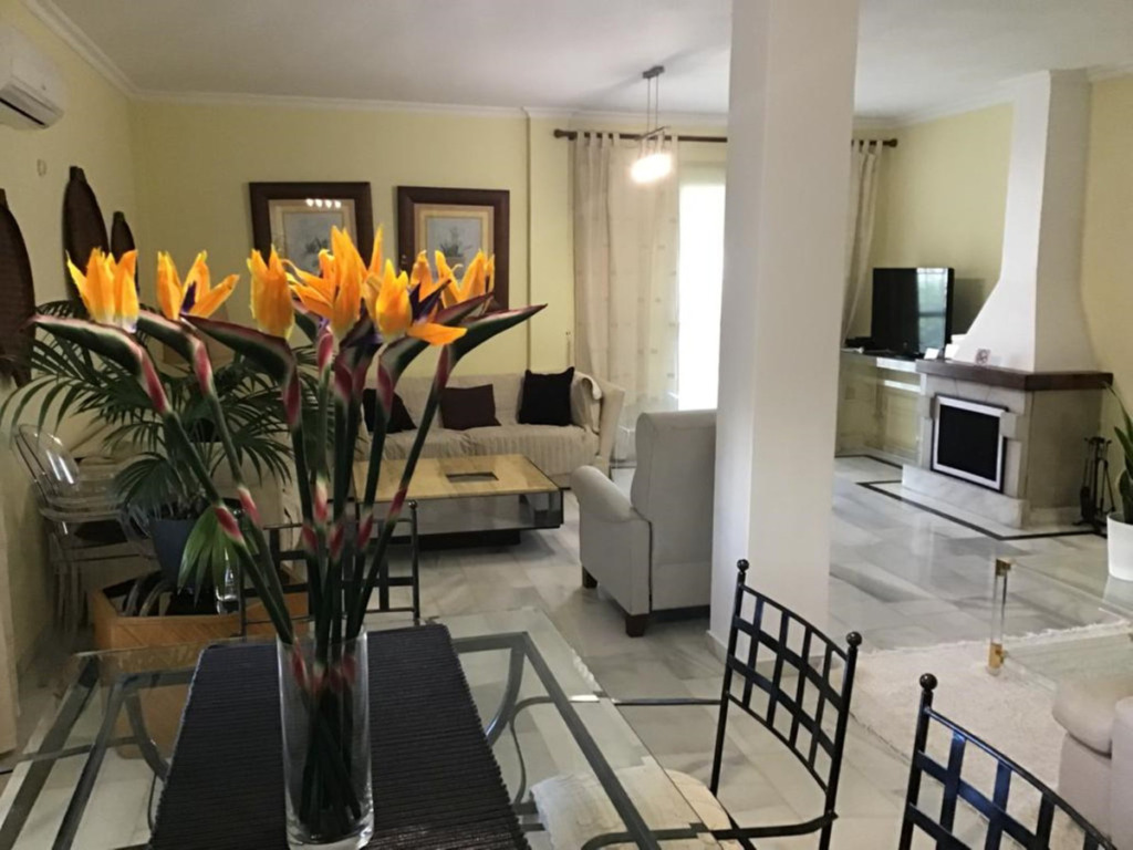 Villa – Chalet — Nueva Andalucía